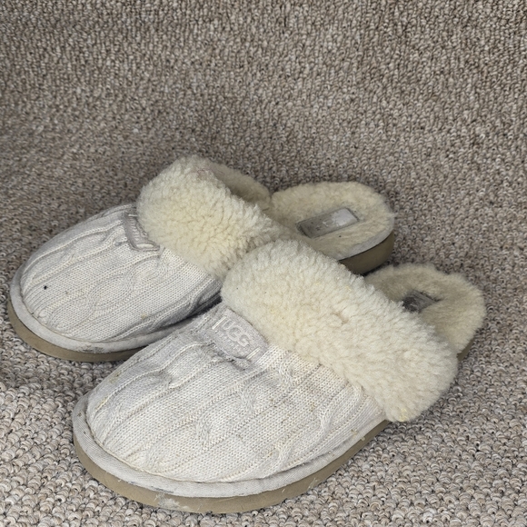 UGG Cream Cable Knit Slippers - Picture 1 of 4